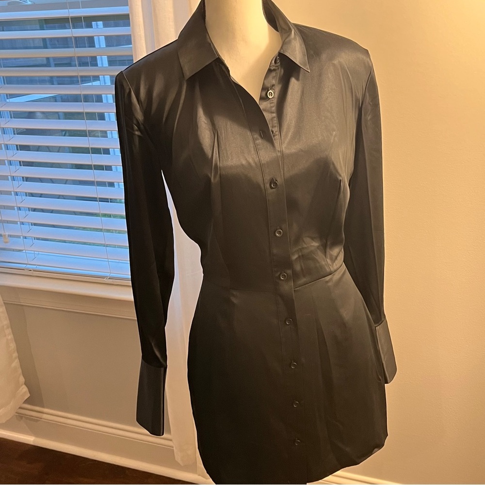 Frame-Strong Shoulder Mini Dress Noir From Frame
Size xs. Nwt